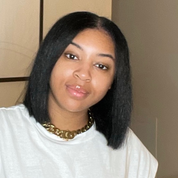 Meet your Posher, Dasia - Picture 1 of 2